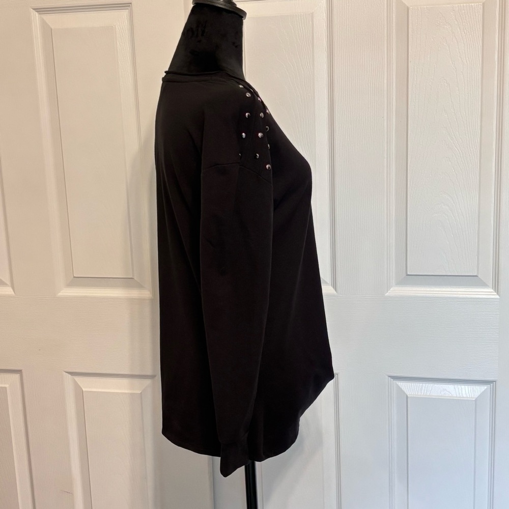 Rock & Republic Women’s Black Studded Twist Knot Hem Sweatshirt Top Size Small - Picture 3 of 15